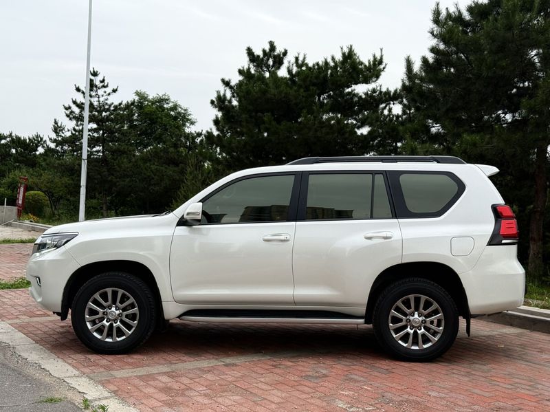 Land Cruiser Prado photo 2