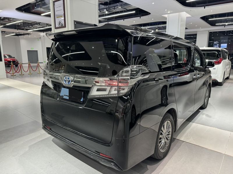 Vellfire photo 3