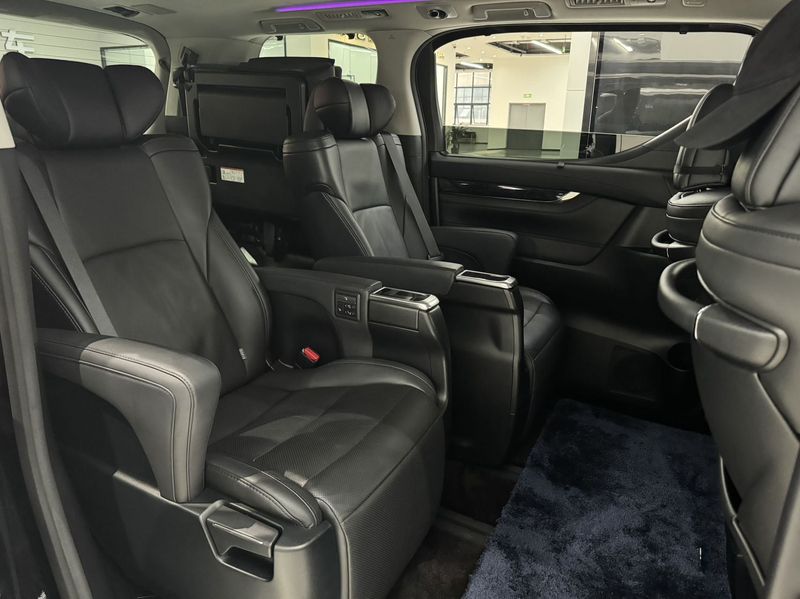 Vellfire photo 5