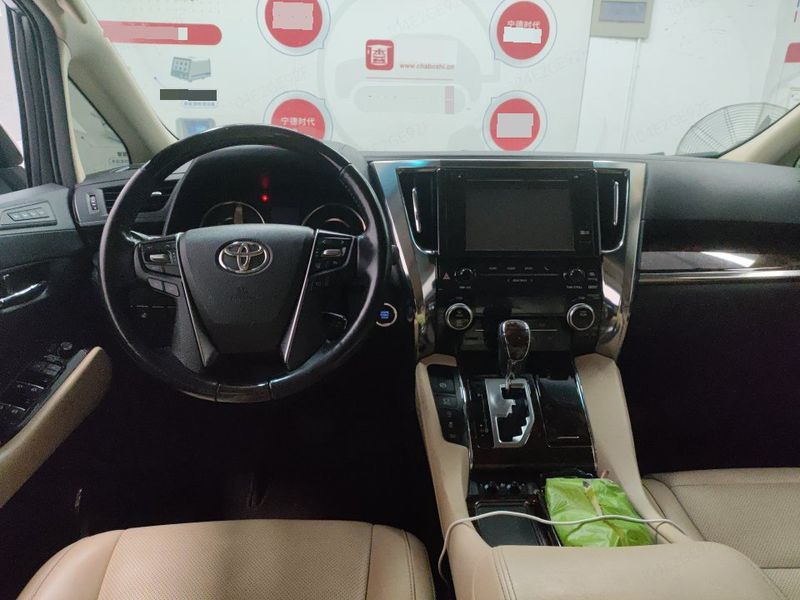 Alphard photo 3
