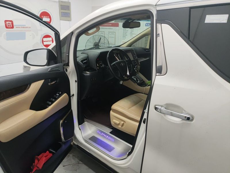 Alphard photo 4