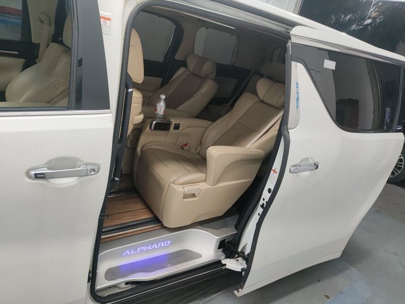 Alphard photo 5