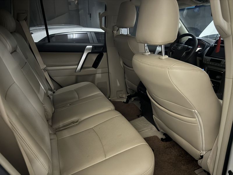 Land Cruiser Prado photo 5