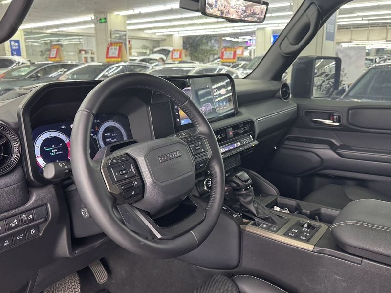 Land Cruiser Prado photo 3