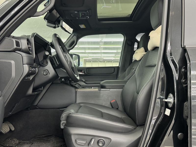 Land Cruiser Prado photo 4