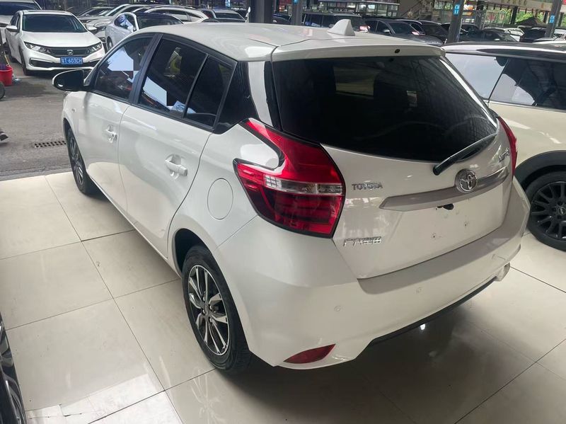 Yaris photo 2