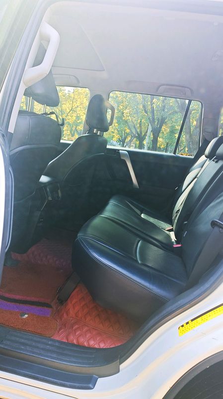 Land Cruiser Prado photo 3