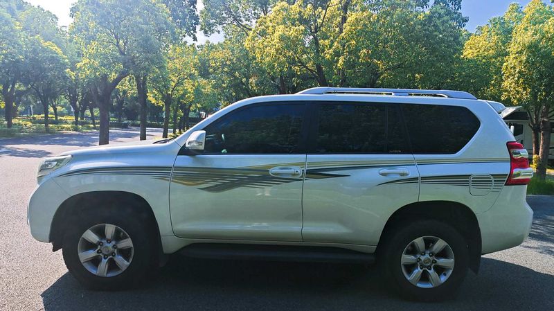 Land Cruiser Prado photo 4