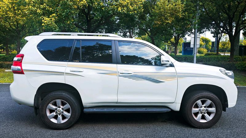 Land Cruiser Prado photo 5