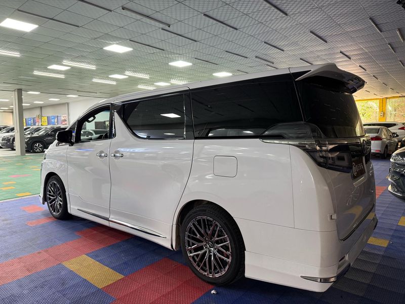 Vellfire photo 4