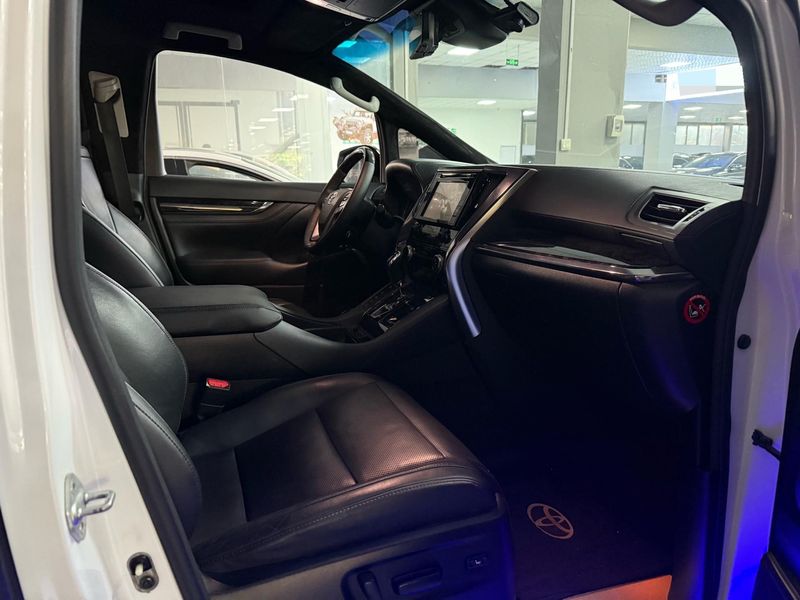 Vellfire photo 5