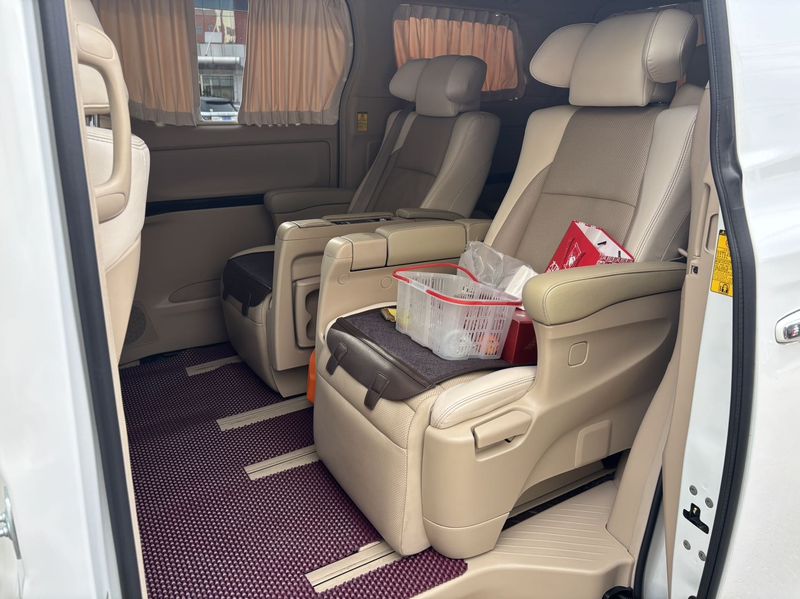 Alphard photo 2