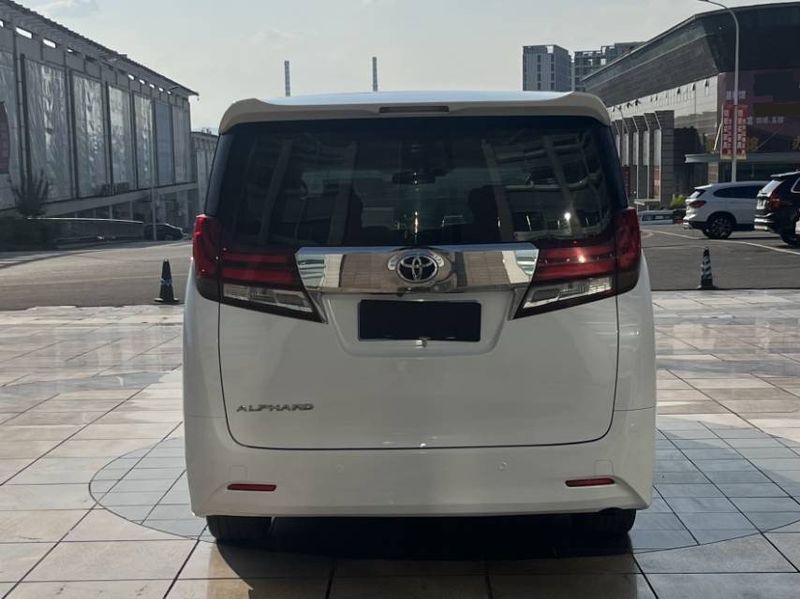 Alphard photo 3