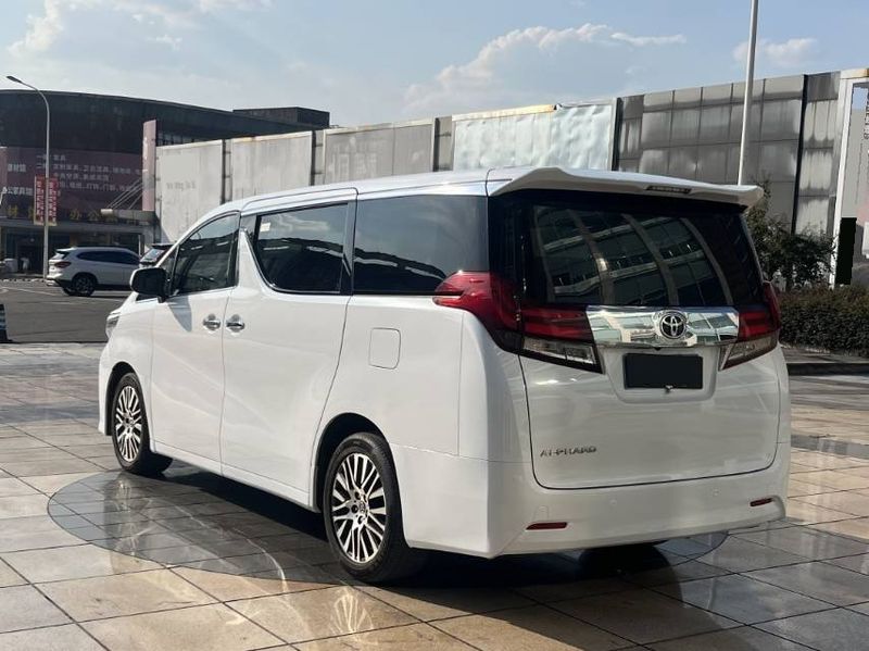 Alphard photo 4