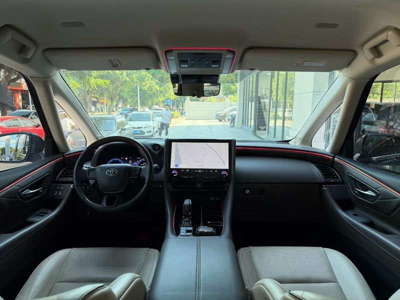 Alphard photo 4
