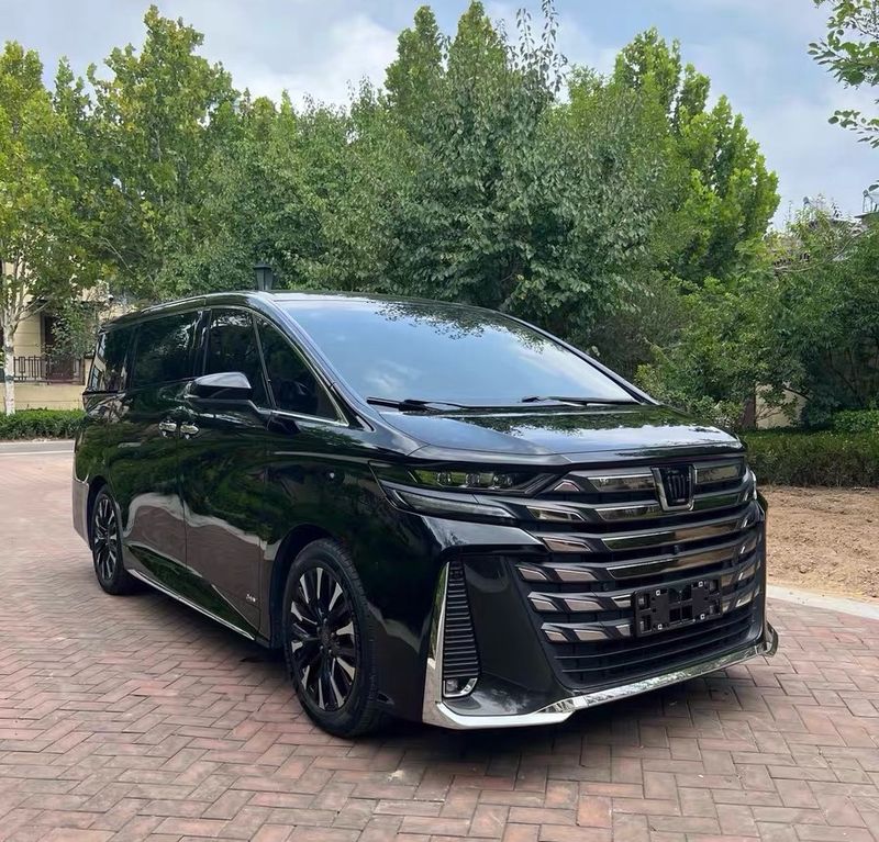 Vellfire photo 3