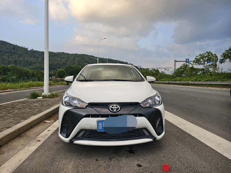 Yaris photo 2