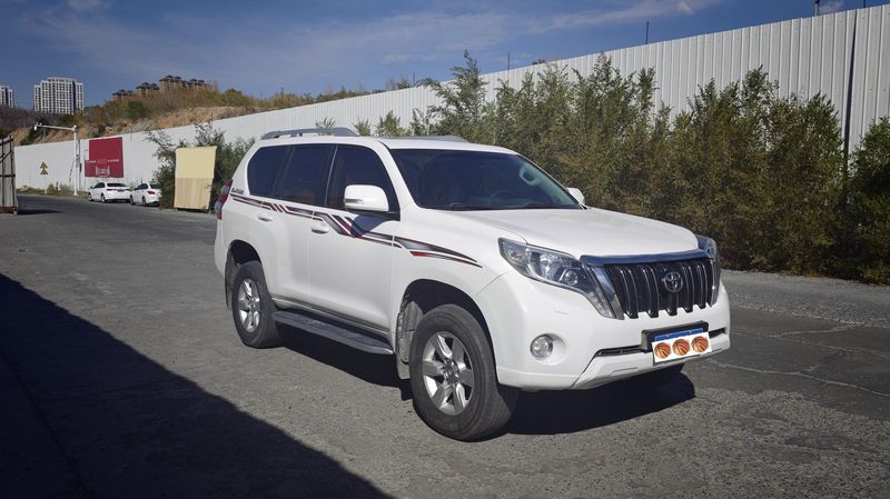 Land Cruiser Prado photo 3