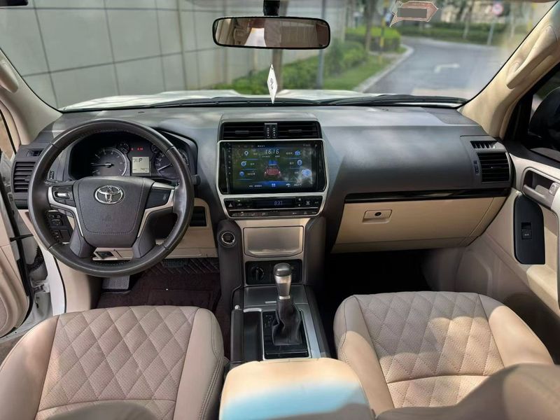 Land Cruiser Prado photo 4