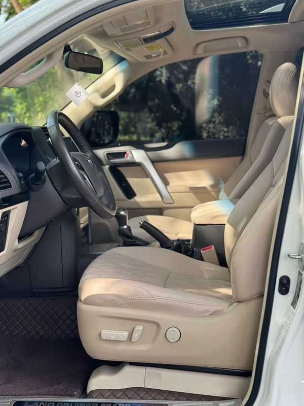 Land Cruiser Prado photo 5