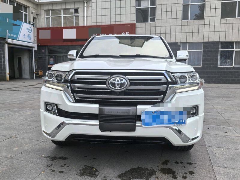 Land Cruiser photo 2