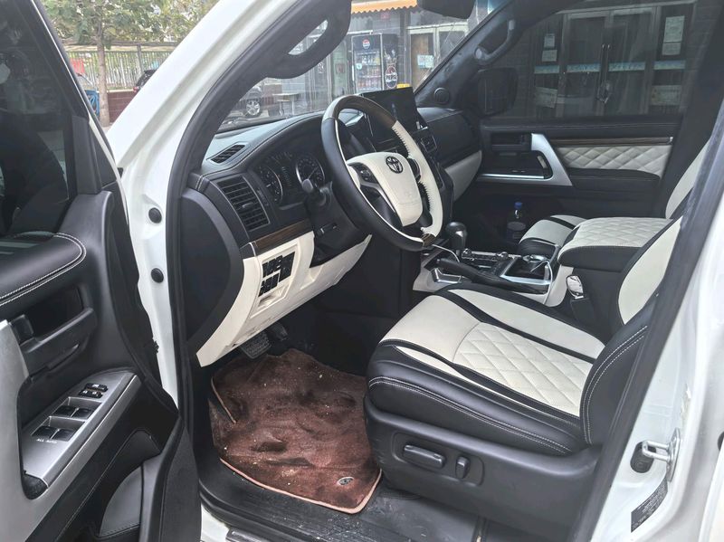 Land Cruiser photo 3