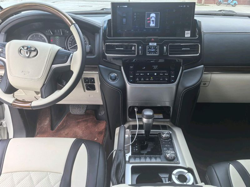 Land Cruiser photo 4