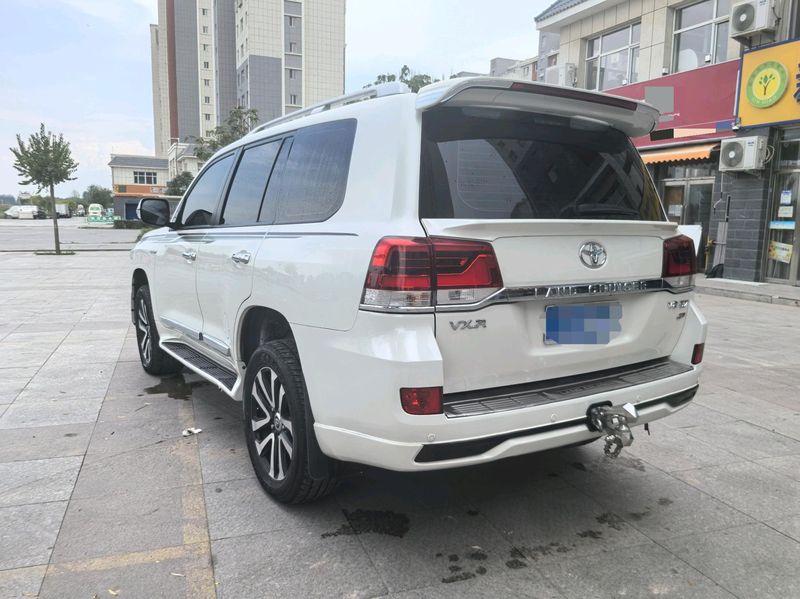 Land Cruiser photo 5