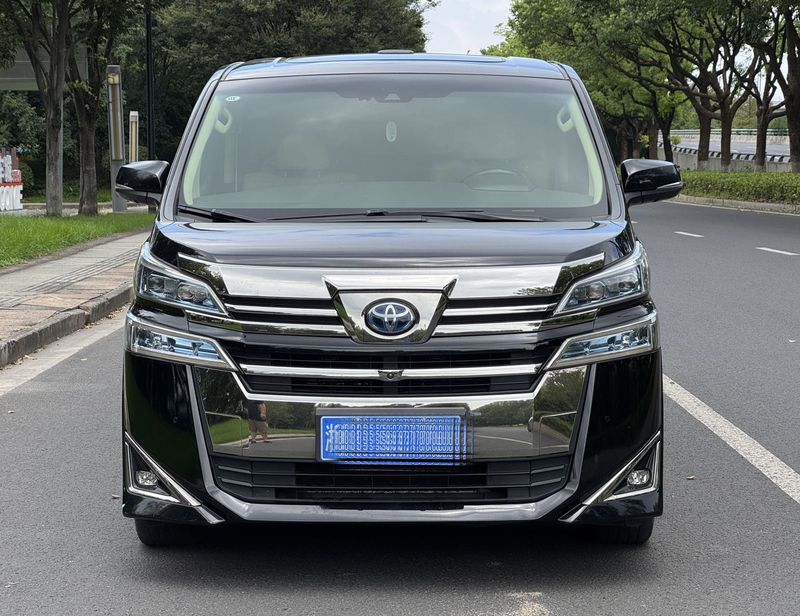 Vellfire photo 2
