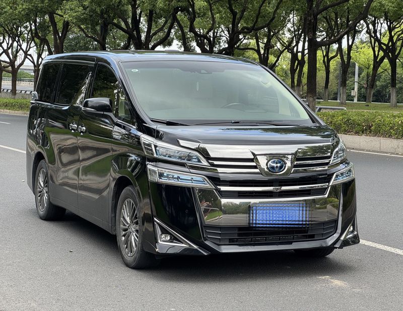 Vellfire photo 3