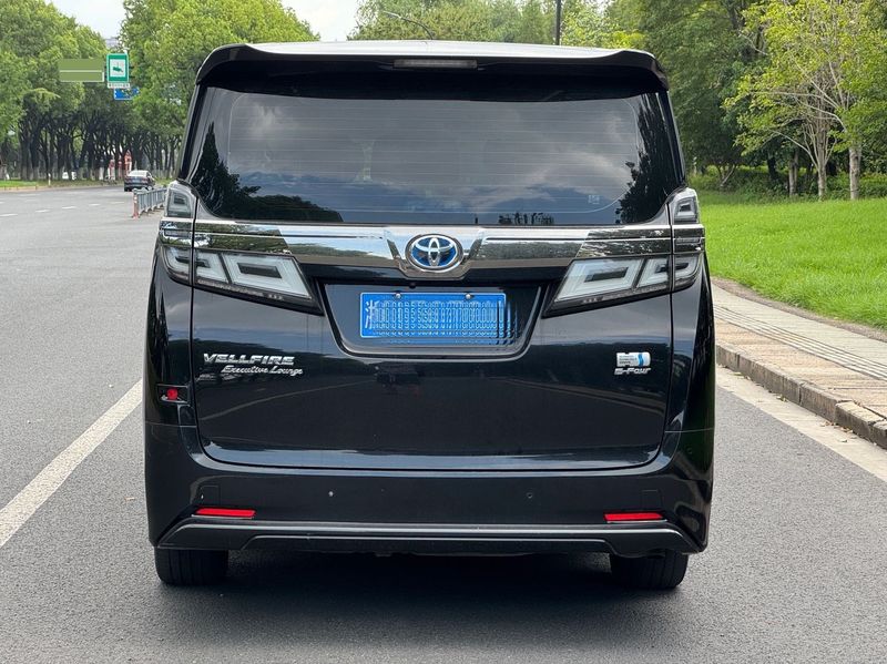 Vellfire photo 4