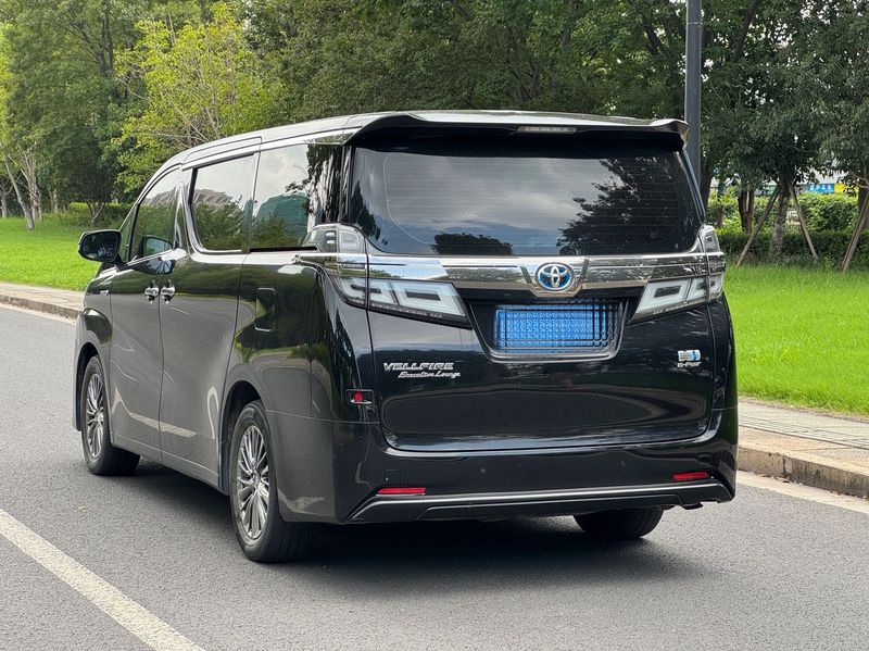 Vellfire photo 5