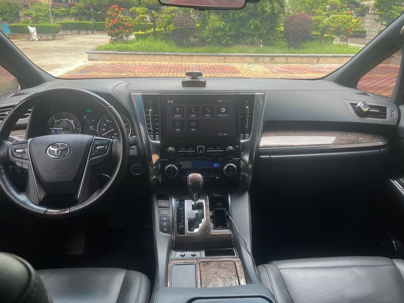Vellfire photo 5