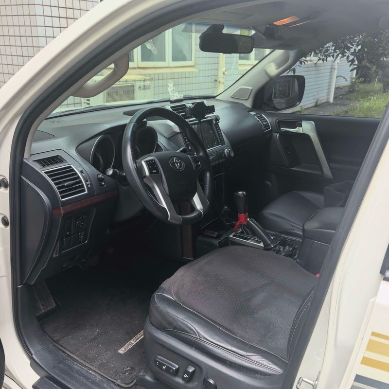 Land Cruiser Prado photo 3