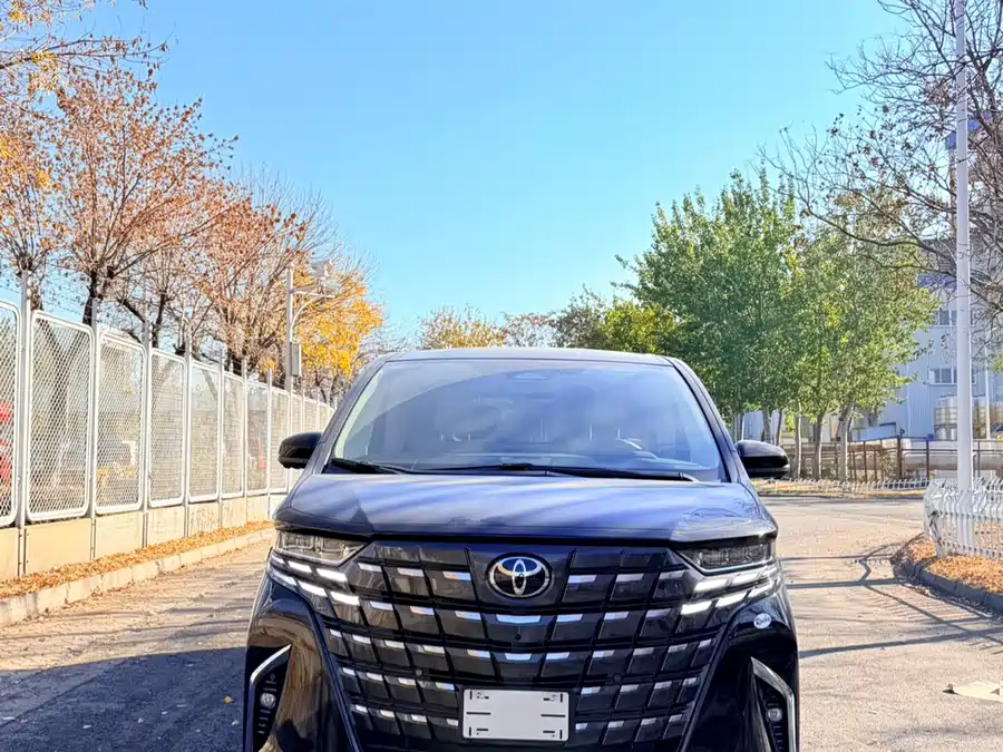 Toyota Alphard photo 2