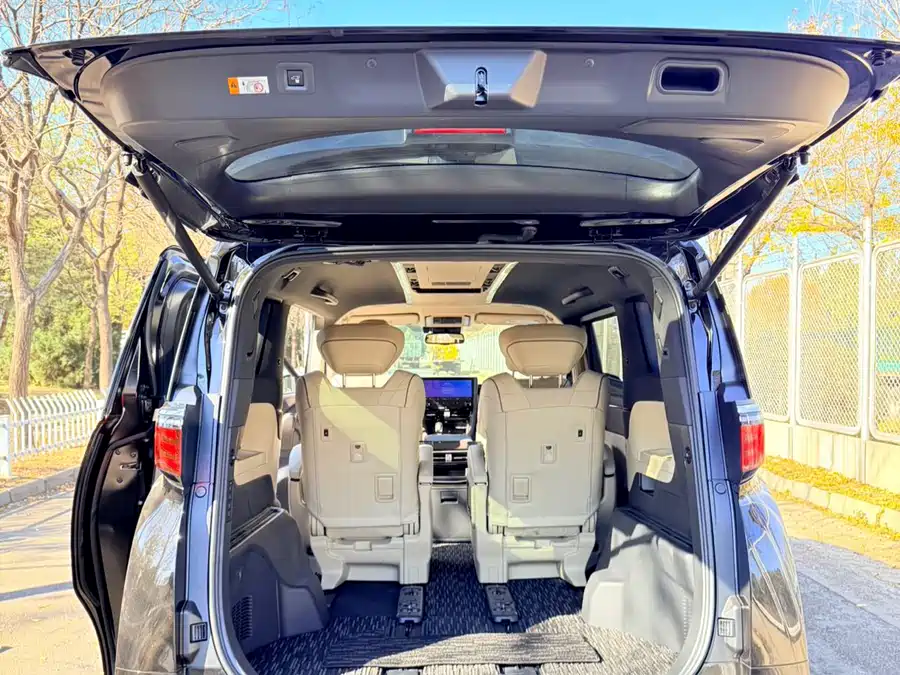 Toyota Alphard photo 12