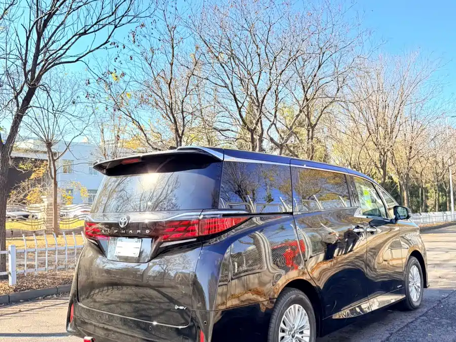 Toyota Alphard photo 14