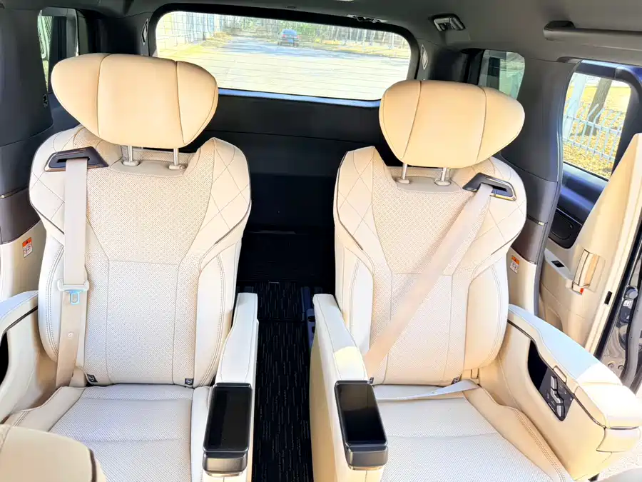 Toyota Alphard photo 5