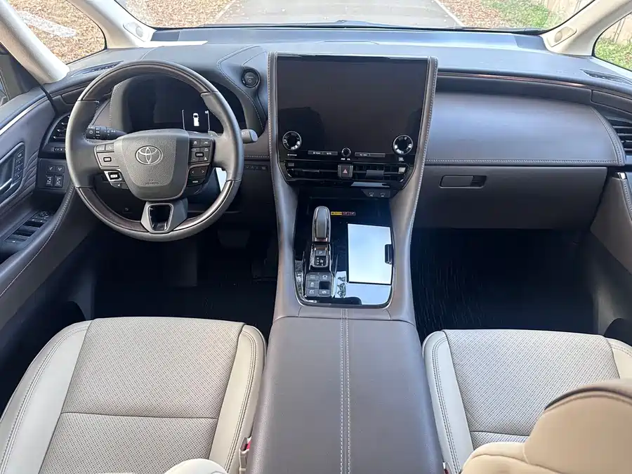Toyota Alphard photo 7