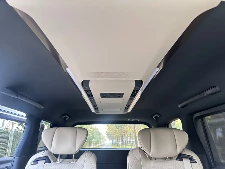 Toyota Alphard photo 8