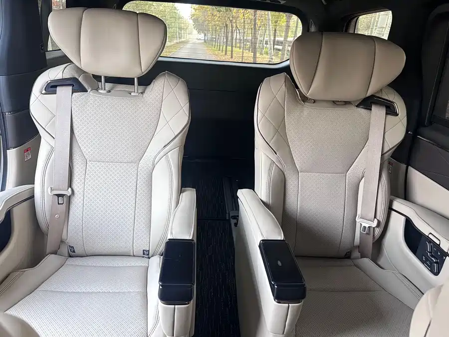 Toyota Alphard photo 10