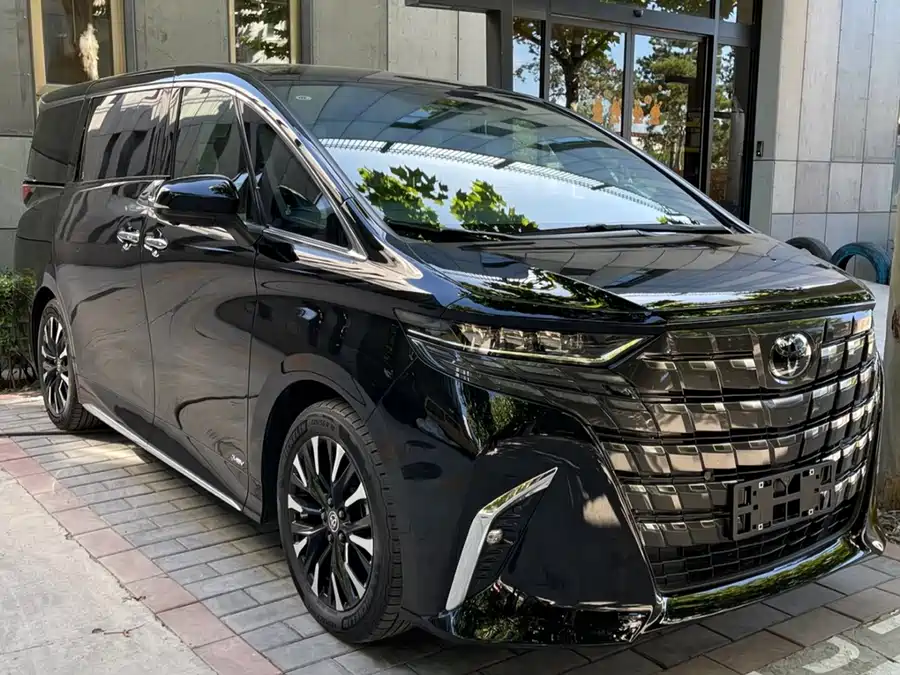 Toyota Alphard photo 3