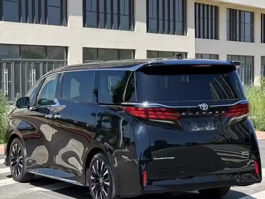 Toyota Alphard photo 5