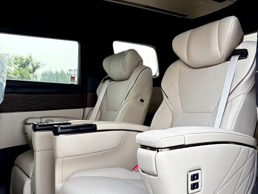 Toyota Alphard photo 8