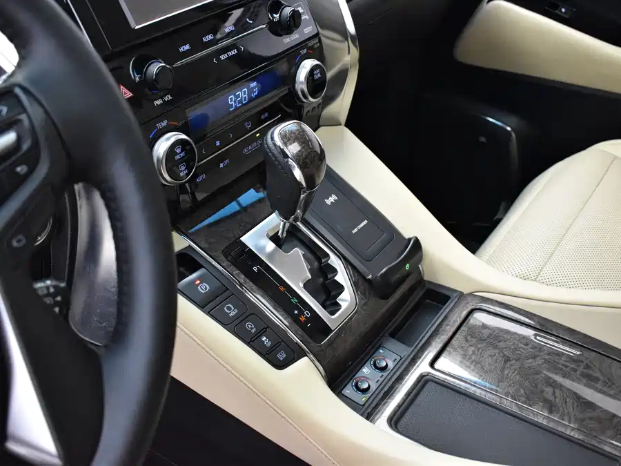 Toyota Alphard photo 11