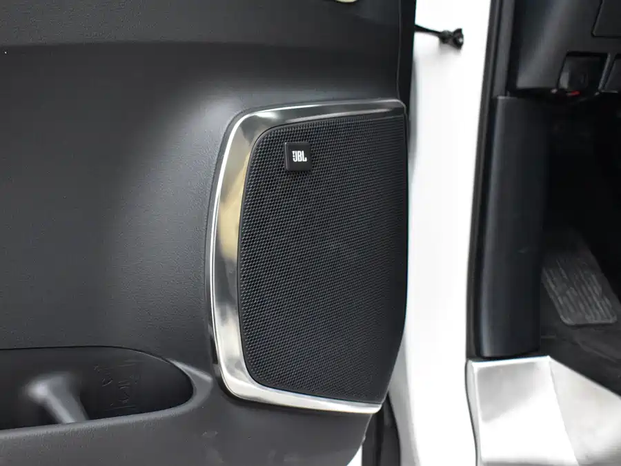 Toyota Alphard photo 16