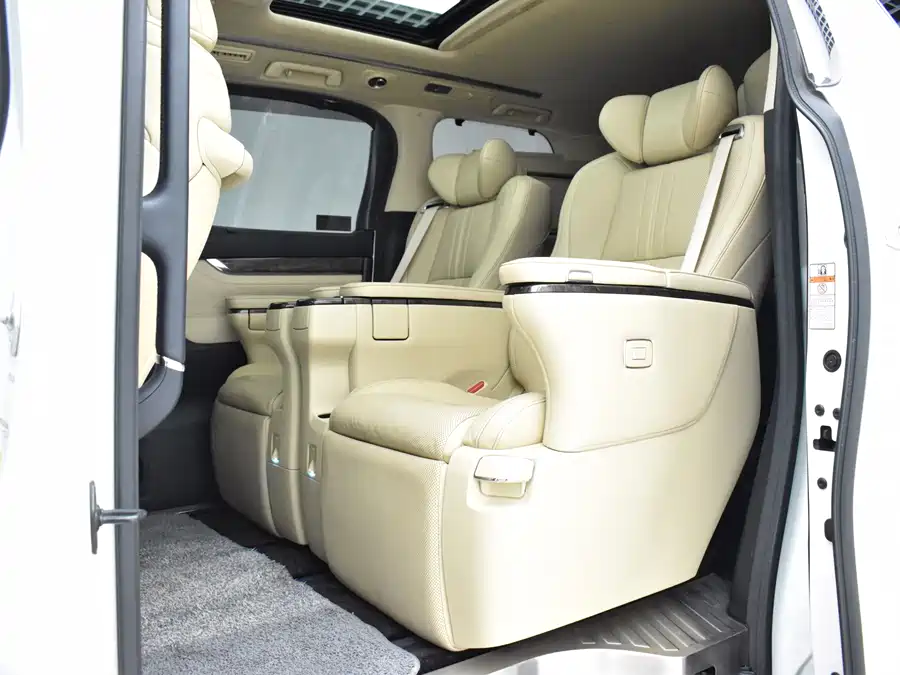 Toyota Alphard photo 17