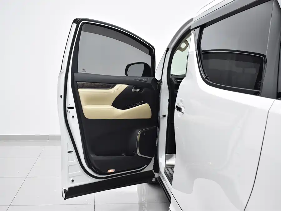 Toyota Alphard photo 18