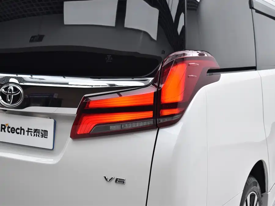 Toyota Alphard photo 21
