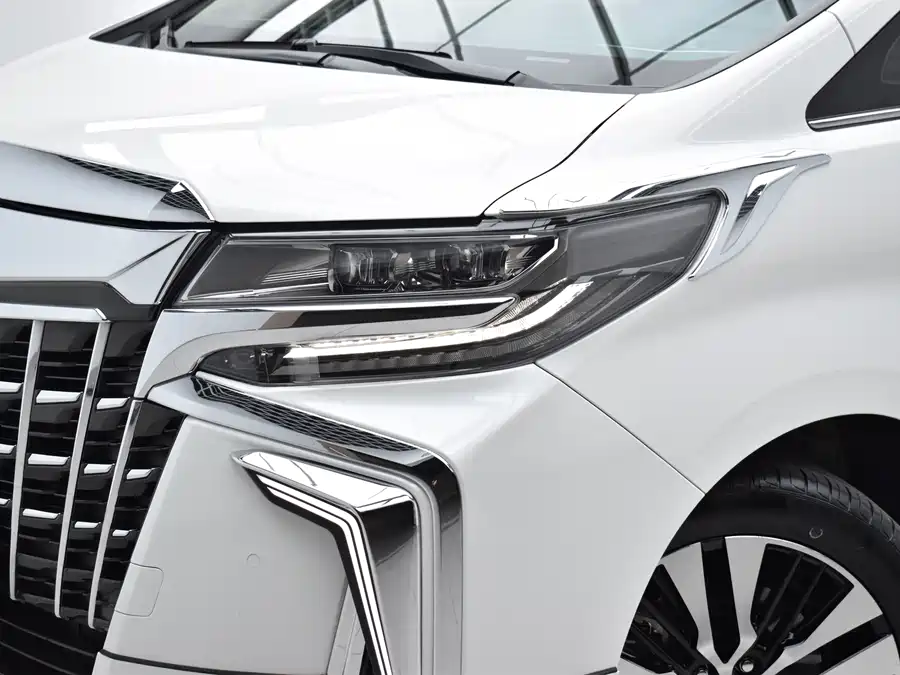 Toyota Alphard photo 6